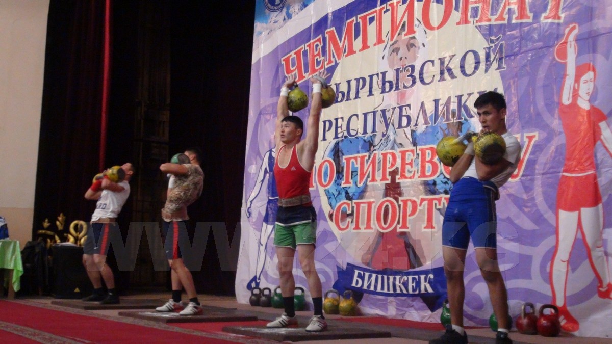 Эпизод чемпионата Кыргызстана по гиревому спорту. Токмак, 21 сентября, 2017 год