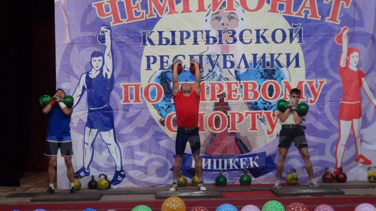 Эпизод чемпионата Кыргызстана по гиревому спорту. Токмак, 21 сентября, 2017 год