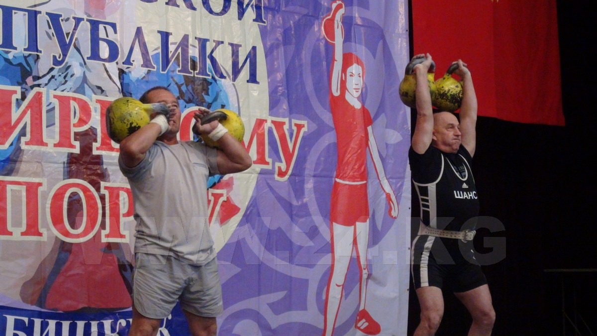 Эпизод чемпионата Кыргызстана по гиревому спорту. Токмак, 21 сентября, 2017 год