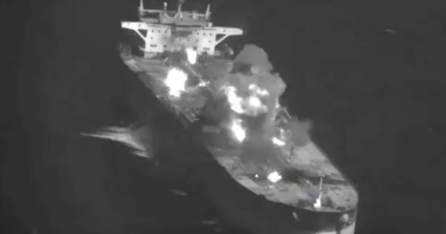 США уничтожили пять иранских танкеров в ответ на обстрел своего военного корабля, заявили в военном командовании