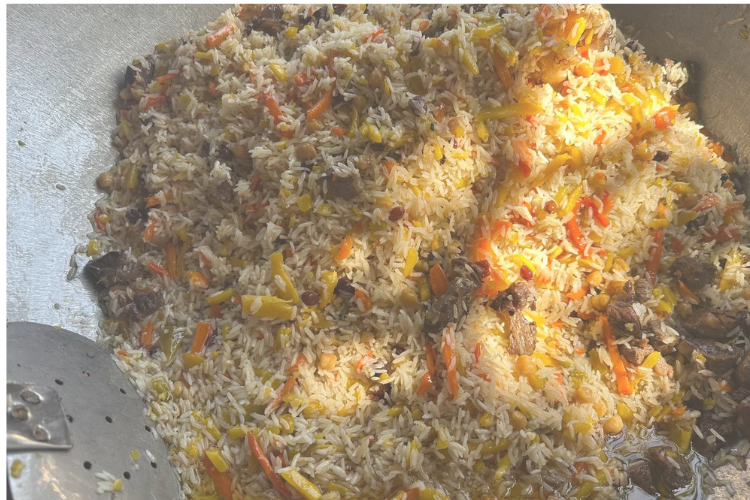 Ароматный плов прямо из казана