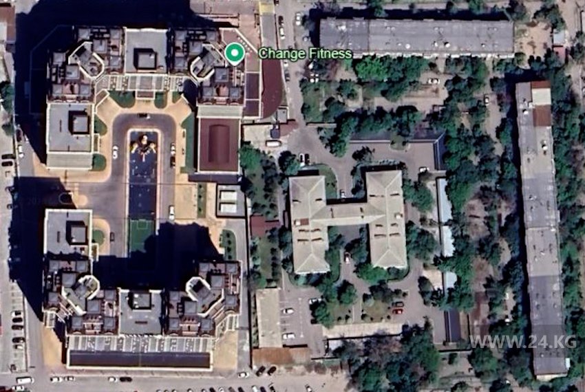Спутниковый снимок участка, на котором строится 24-этажный комплекс. 2024-й год.