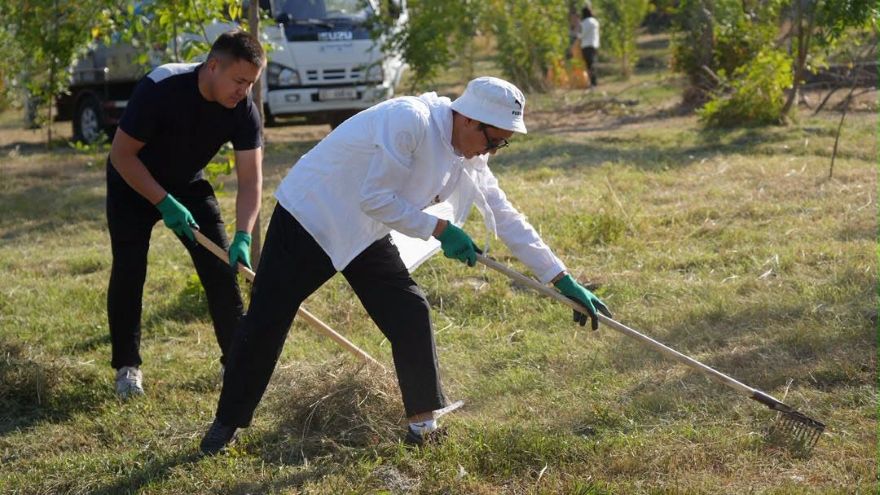 В Бишкеке во время субботника собрано и вывезено более 230 тонн мусора