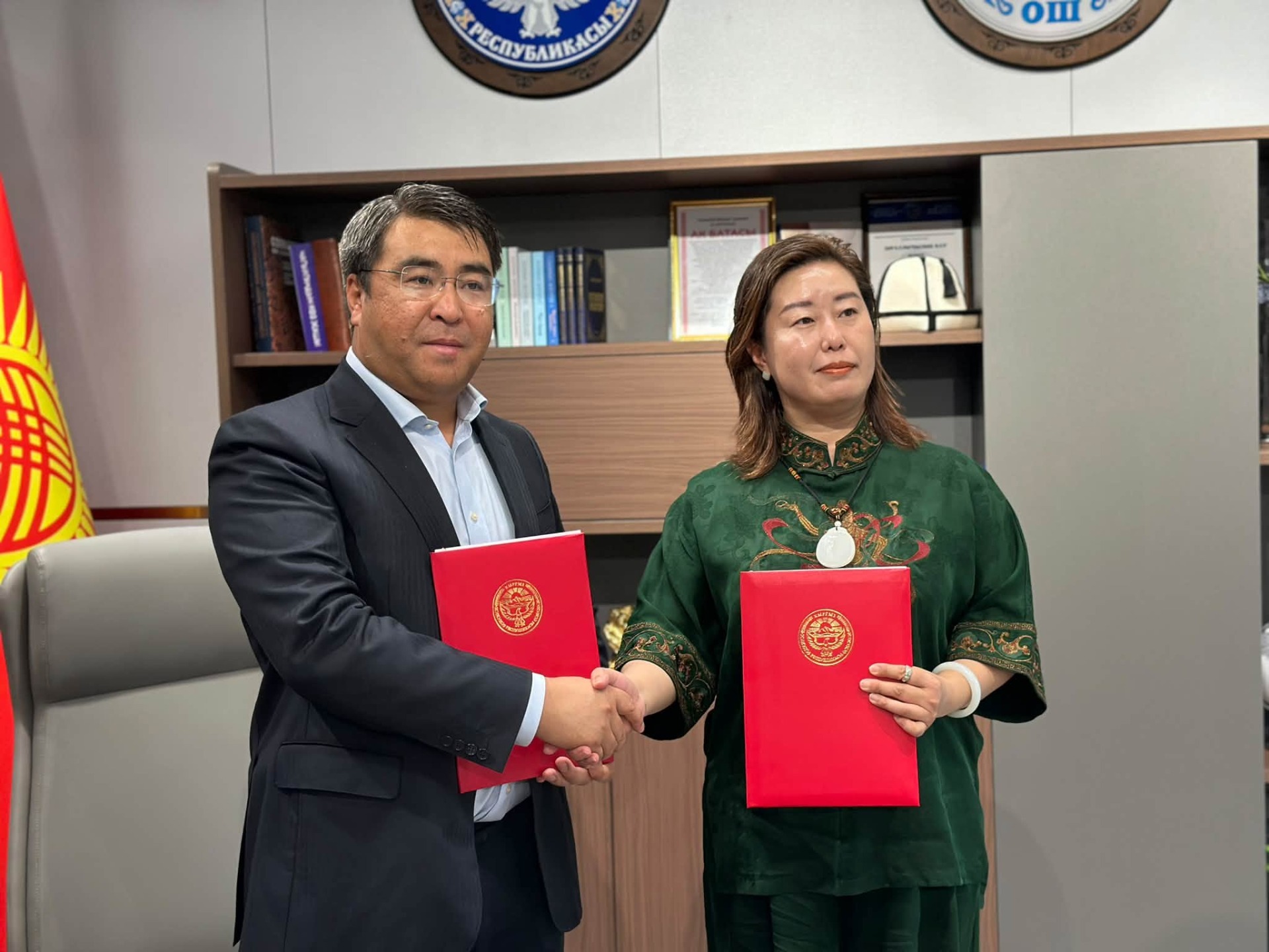 Жанар Акаев подписал меморандум с китайской компанией Shandong Shanzuo Holding Group Co., Ltd