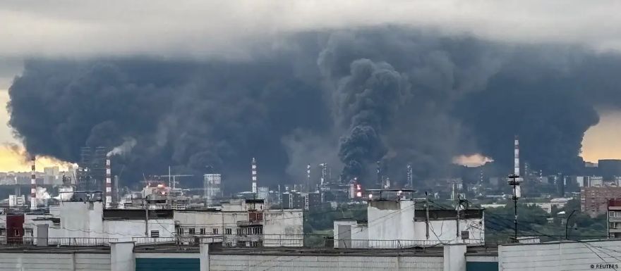 Горящий НПЗ в Капотне после удара украинских дронов 18 июня 2026 года