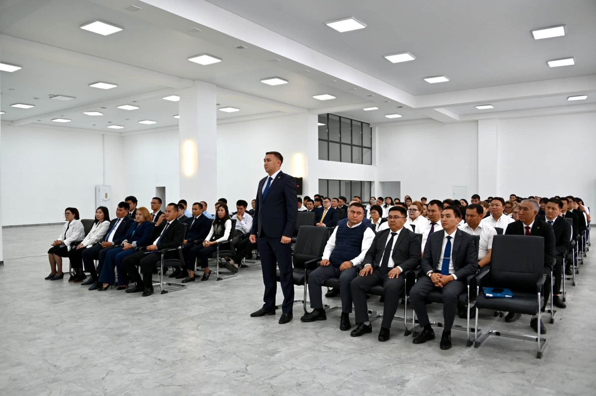 Коллективу Минстроя представили новых руководителей