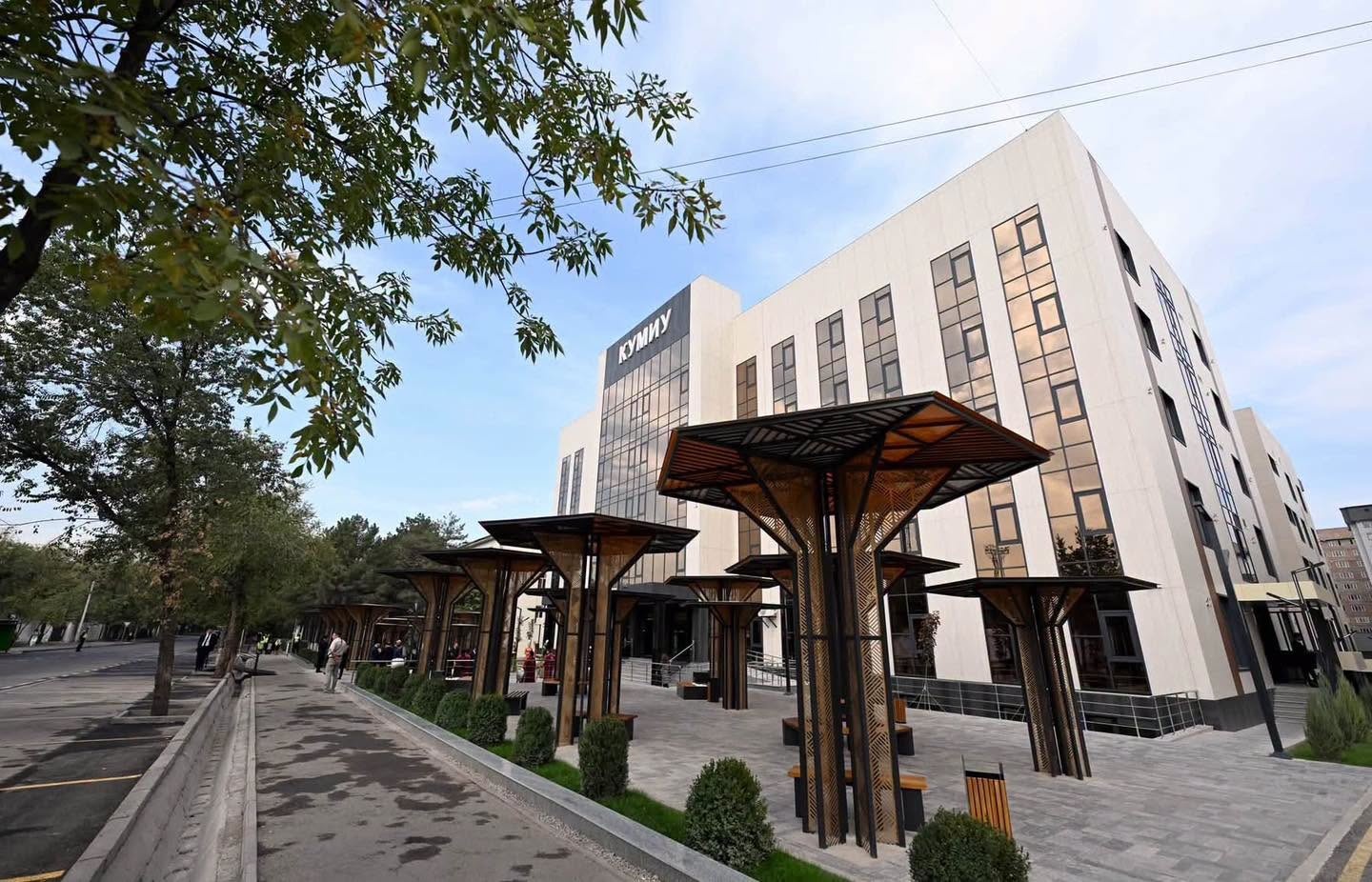 Садыр Жапаров открыл новый корпус Университета культуры и искусств