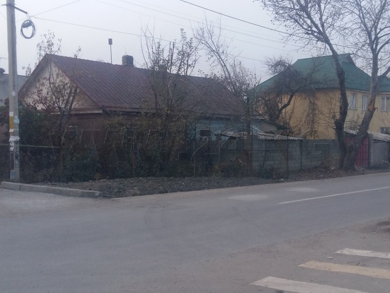 Место у дома пенсионерки, где раньше стояли мусорные контейнеры