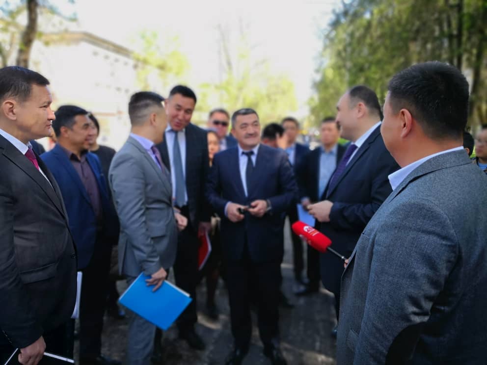 Албеку Ибраимову отчитываются дорожники