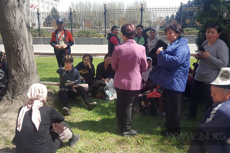 Реализаторы митингуют у «Белого дома»