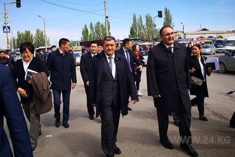 Албек Ибраимов посетил Ошский рынок