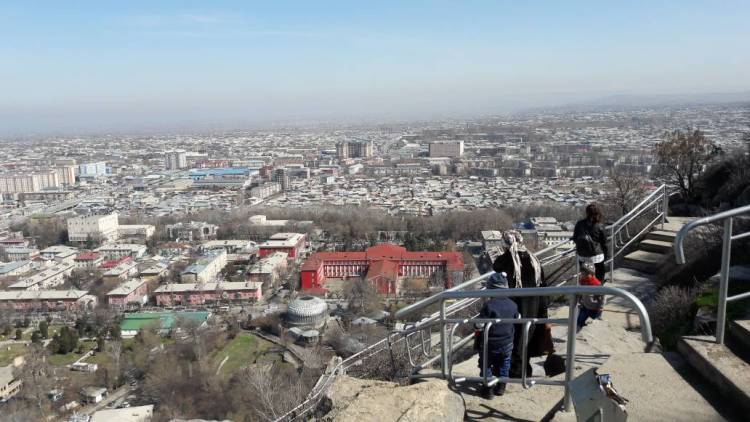 Панорама города Ош с горы Сулайман-Тоо