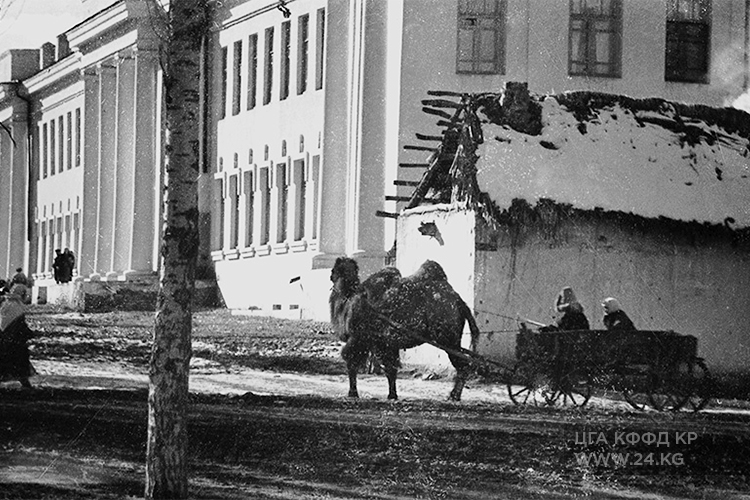 Юго-западный угол улиц Усенбаева и Московской, 1941 год