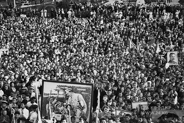 Митинг трудящихся, посвященный выступлению Молотова,1941 год