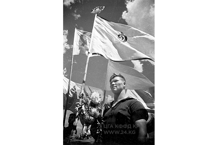 Знаменоносцы, 1941 год