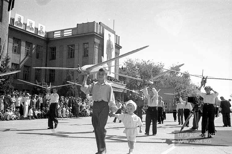 Первомайская демонстрация, 1950 год