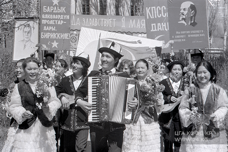 Первомайская демонстрация в Пржевальске, 1977 год