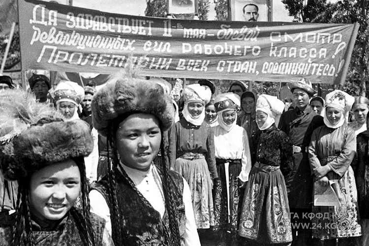 Колонна Госфилармонии, 1941 год