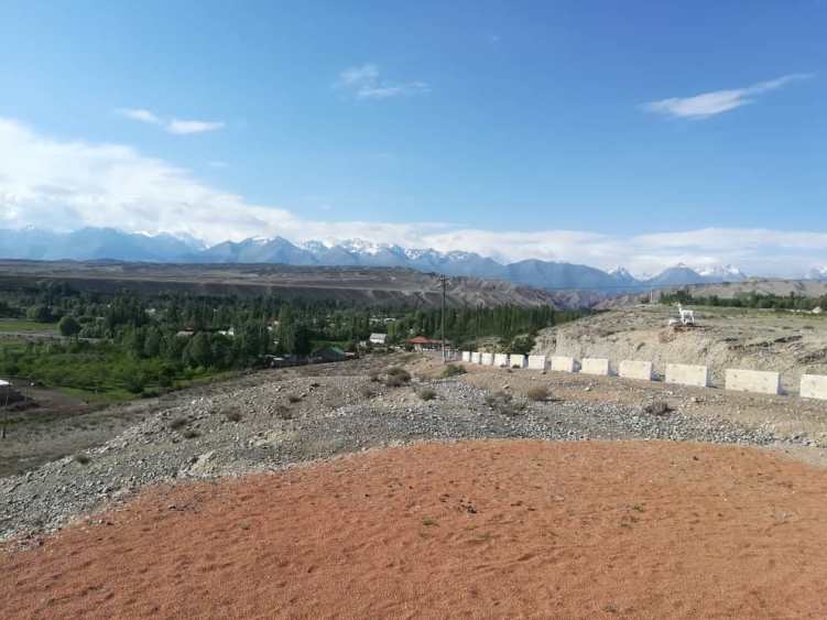 Азиза Момункулова. Село Кызыл-Туу