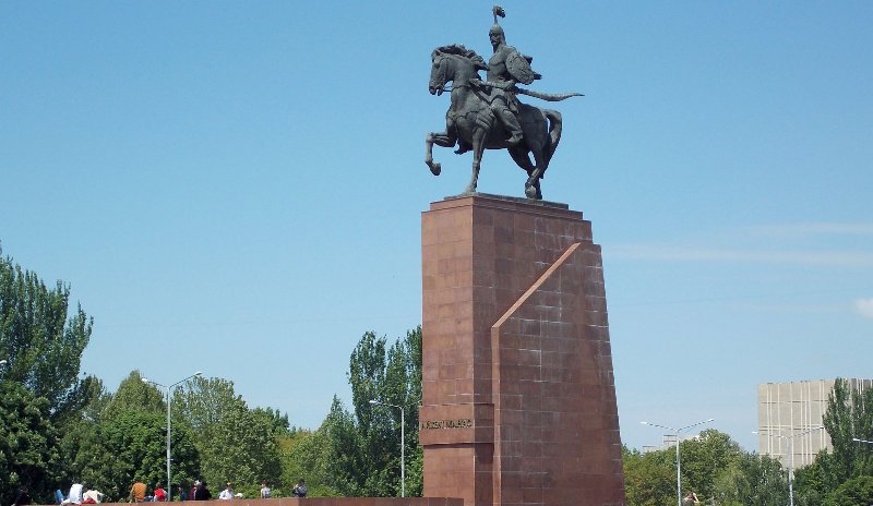 Памятник Айкол Манас