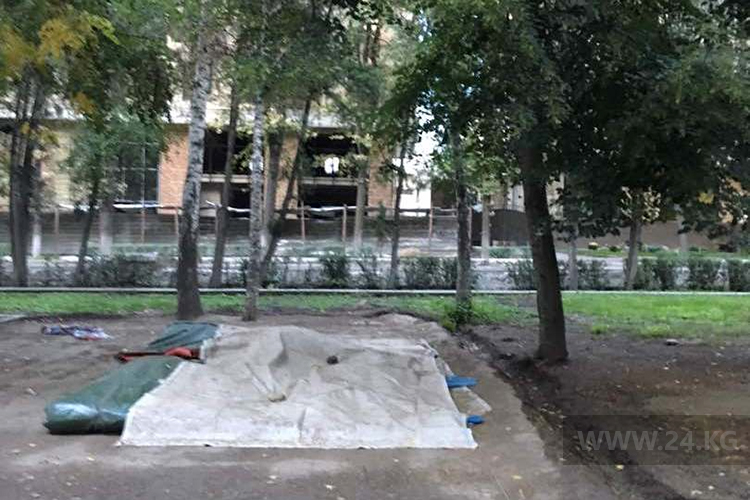 Батут на бульваре Эркиндик