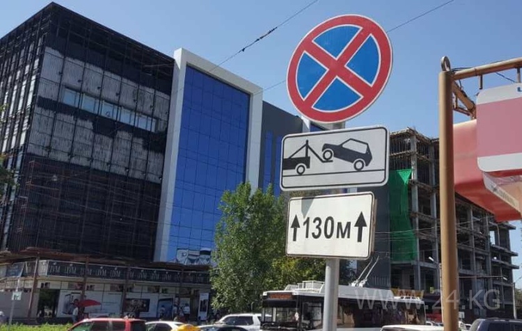 Эвакуация неправильно припаркованной машины. Июль 2018 года