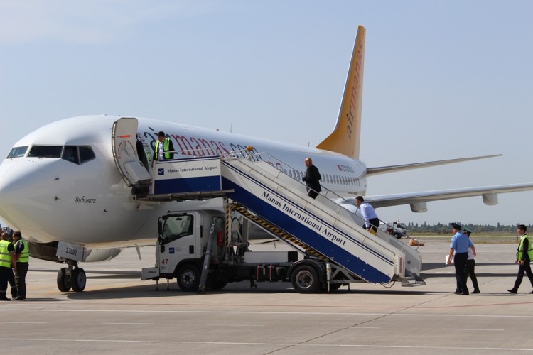 &laquo;Боинг 737-800&raquo; с надписью Bubusara