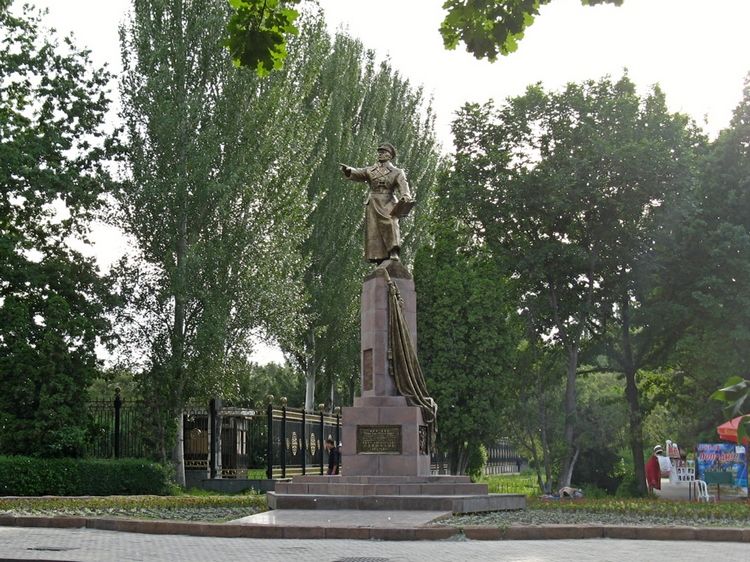 Памятник Ивану Панфилову, который установлен 7 ноября 1942 года у парка имени легендарного генерала