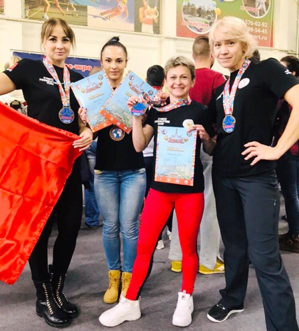 Часть кыргызстанцев на Кубке мира по пауэрлифтингу