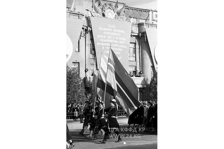 Демонстрация в честь Великой Октябрьской революции, 1957 год